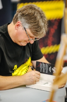 Spotkanie autorskie z Mieczysławem Gorzką (fot. 8) [Dokument ikonograficzny]