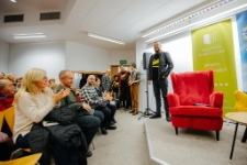 Spotkanie autorskie z Michałem Śmielakiem (fot. 5) [Dokument ikonograficzny]