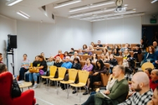 Spotkanie autorskie z Michałem Śmielakiem (fot. 6) [Dokument ikonograficzny]