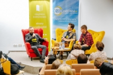 Spotkanie autorskie z Michałem Śmielakiem (fot. 10) [Dokument ikonograficzny]