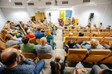 Spotkanie autorskie z Michałem Śmielakiem (fot. 24) [Dokument ikonograficzny]