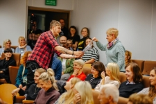 Spotkanie autorskie z Michałem Śmielakiem (fot. 41) [Dokument ikonograficzny]