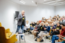 Spotkanie autorskie z Katarzyną Wolwowicz (fot. 1) [Dokument ikonograficzny]