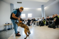 Zajęcia z psami, Jacek Falkenberg (fot. 13) [Dokument ikonograficzny]