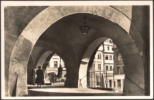 Jelenia G&oacute;ra : podcienia w rynku [Dokument ikonograficzny]