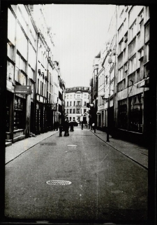 Ulica Długa - wczoraj i dziś [Dokument ikonograficzny]