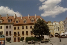 Plac Ratuszowy w słońcu [Dokument ikonograficzny]