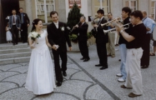 Jeleniog&oacute;rzanie biorą ślub [Dokument ikonograficzny]