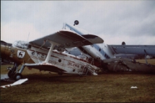 Lotniskowe akrobacje [Dokument ikonograficzny]