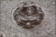 Bogata mieszczka na budynku przy ulicy 1 Maja [Dokument ikonograficzny]