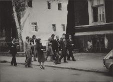 I Jaworskie Biesiady Literackie - Spacer ulicą Klasztorną maj 1977 r.