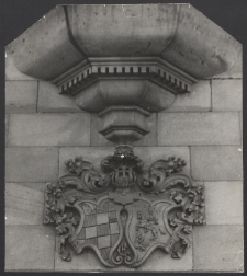 Herb miasta znajdujący się pod wykuszem po północnej stronie budynku Ratusza w Jaworze