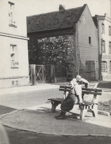 Pensjonariusze Domu Pomocy Społecznej na Placu Seniora w Jaworze